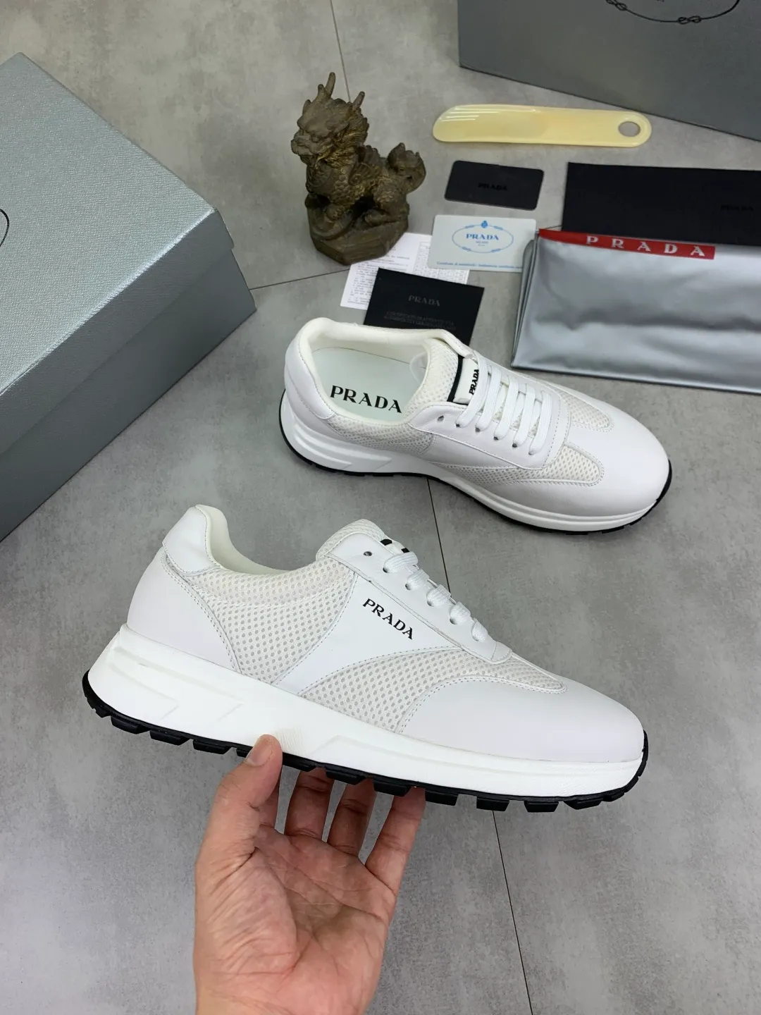 Men's Men's Shoes 💰P560 💰【New Style】 The latest model of high-quality PRADA classic men's shoes has been launched on the official website at a 1:1 replica, synchronized in Hong Kong and on the same catwalk; all made of calfskin➕imported cowhide lining, 🍡🍡original rubber outsole, non-slip and wear-resistant; comfortable on the feet, attractive style, fine workmanship, and simple and neat shoe lasts, highlighting a man's courage and toughness, 👍size 38 to 44 (45 can be customized) black White color🉑️choose